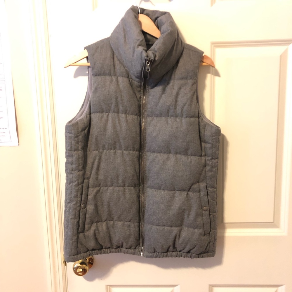 Gray women’s old navy fleece puffer vest